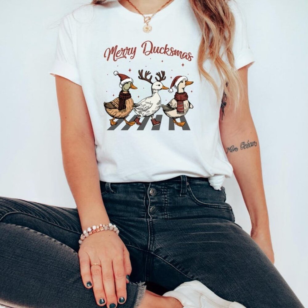 Duck Lover T-Shirt, Merry Ducksmas Holiday T-Shirt, Graphics T-Shirt